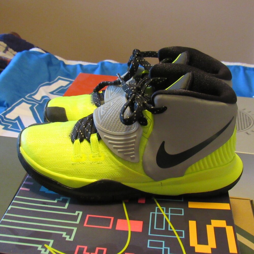 Nike Kyrie 6 Cross (PS) 2.5Y Volt/Black Reflect Silver Barely Worn - Picture 2 of 7